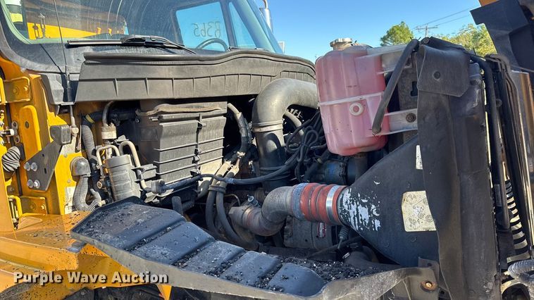 image for item DO2300 2010 International 7400 WorkStar dump truck