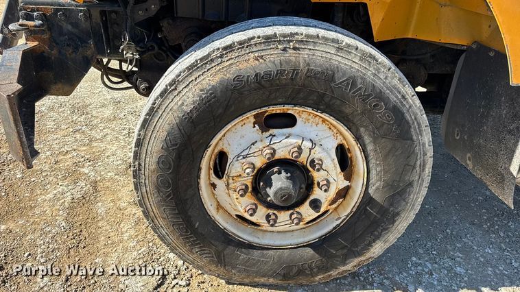 image for item DO2300 2010 International 7400 WorkStar dump truck