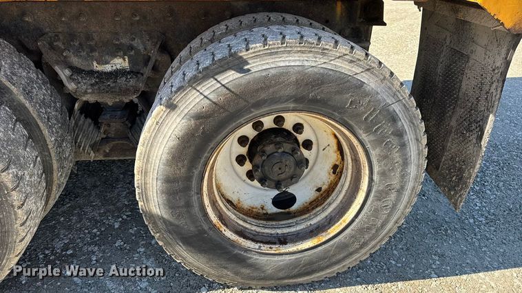 image for item DO2300 2010 International 7400 WorkStar dump truck