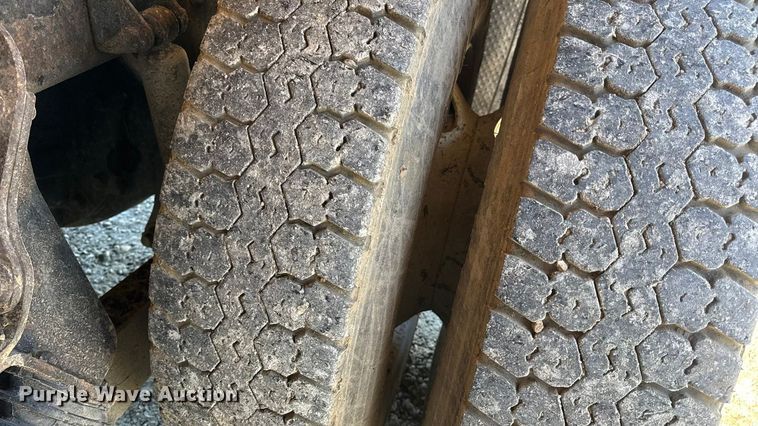 image for item DO2300 2010 International 7400 WorkStar dump truck