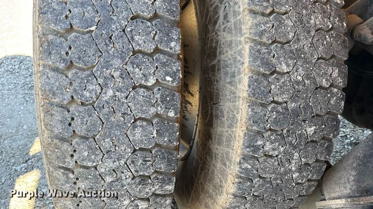 image for item DO2300 2010 International 7400 WorkStar dump truck