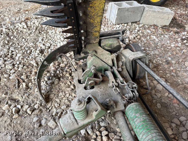 image for item DO2363 John Deere 350 sickle mower