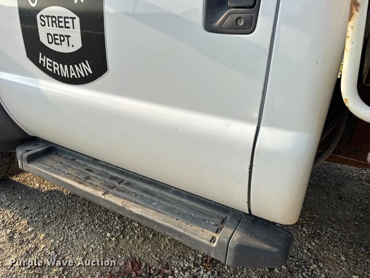 image for item DO2365 2008 Ford F550 dump truck