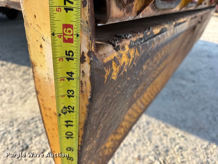 image for item DO2369 1992 Trail-Eze PLP20T31 tilt deck equipment trailer