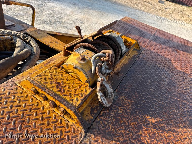 image for item DO2369 1992 Trail-Eze PLP20T31 tilt deck equipment trailer