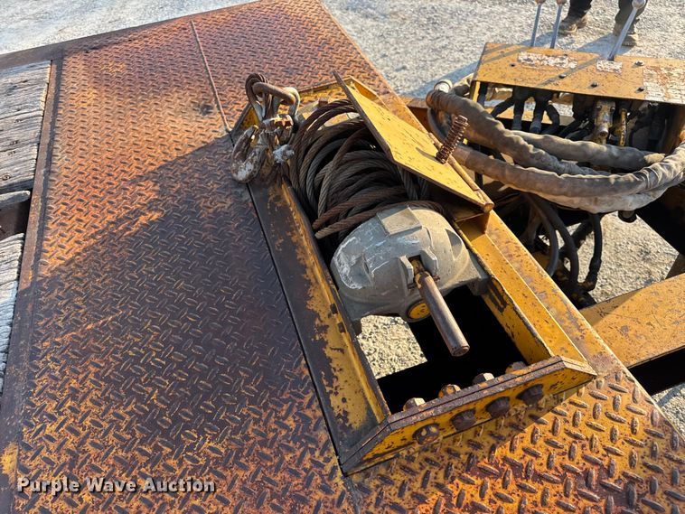 image for item DO2369 1992 Trail-Eze PLP20T31 tilt deck equipment trailer