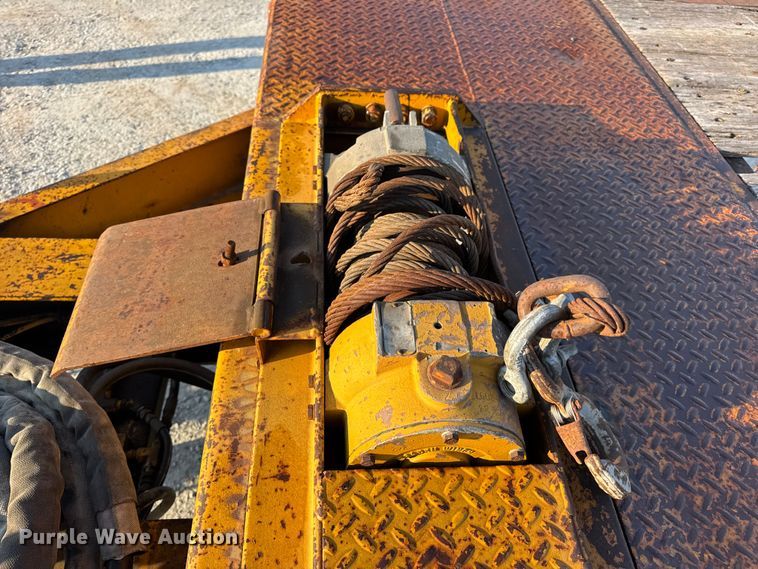 image for item DO2369 1992 Trail-Eze PLP20T31 tilt deck equipment trailer