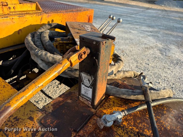 image for item DO2369 1992 Trail-Eze PLP20T31 tilt deck equipment trailer