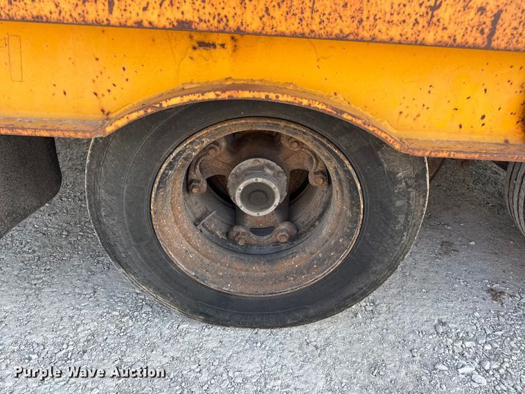 image for item DO2369 1992 Trail-Eze PLP20T31 tilt deck equipment trailer