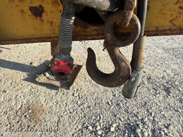 image for item DO2370 1996 Landoll tilt deck equipment trailer