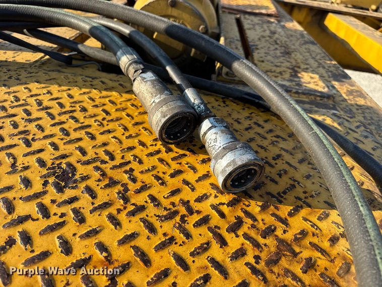 image for item DO2370 1996 Landoll tilt deck equipment trailer