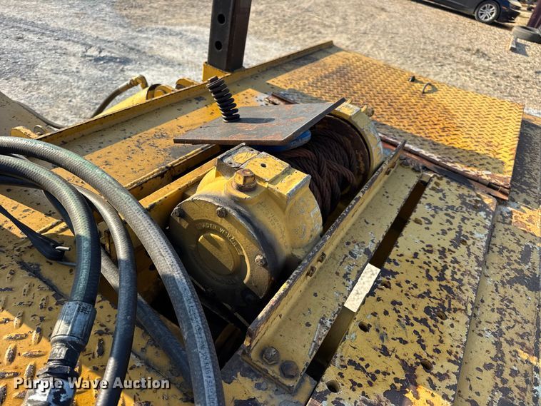 image for item DO2370 1996 Landoll tilt deck equipment trailer