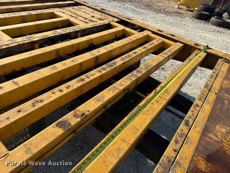 image for item DO2370 1996 Landoll tilt deck equipment trailer