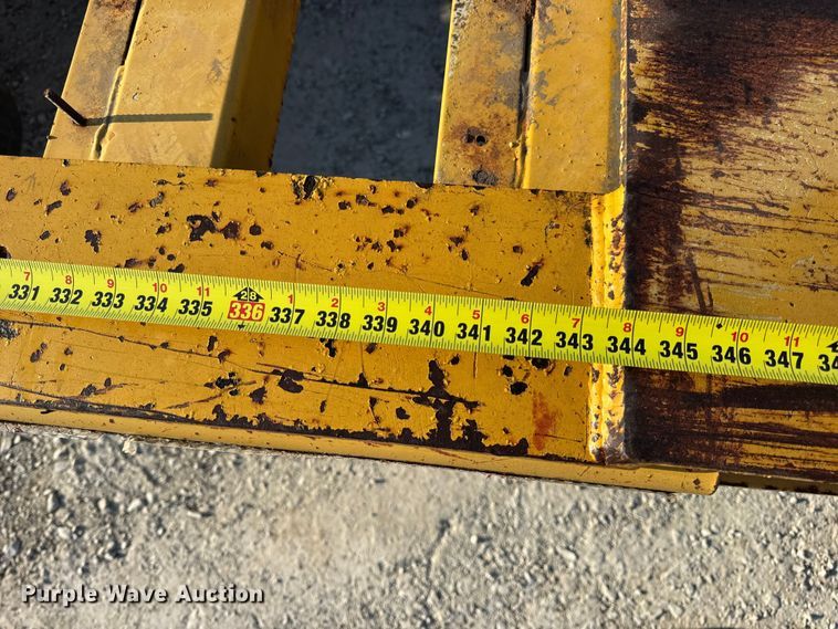 image for item DO2370 1996 Landoll tilt deck equipment trailer