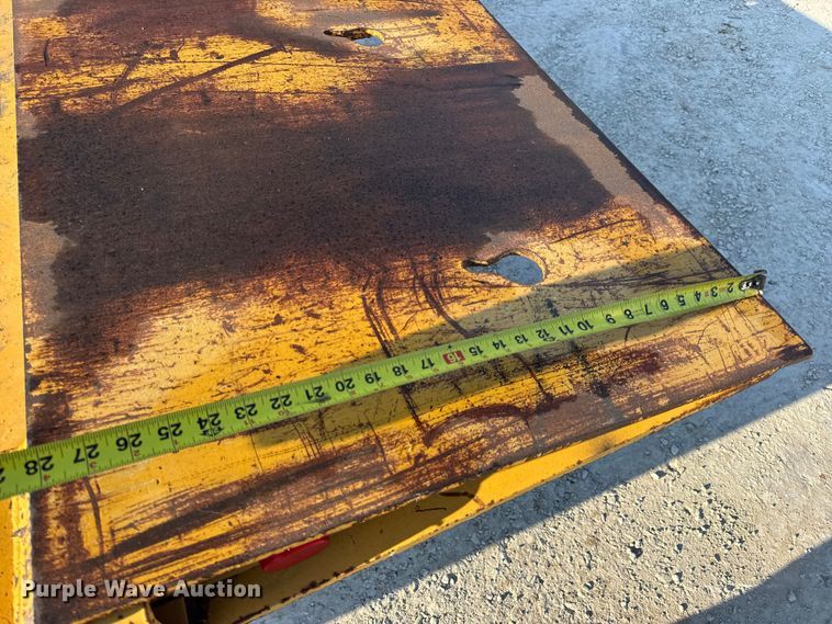 image for item DO2370 1996 Landoll tilt deck equipment trailer