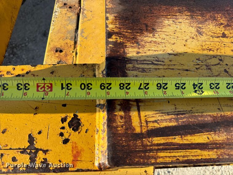 image for item DO2370 1996 Landoll tilt deck equipment trailer