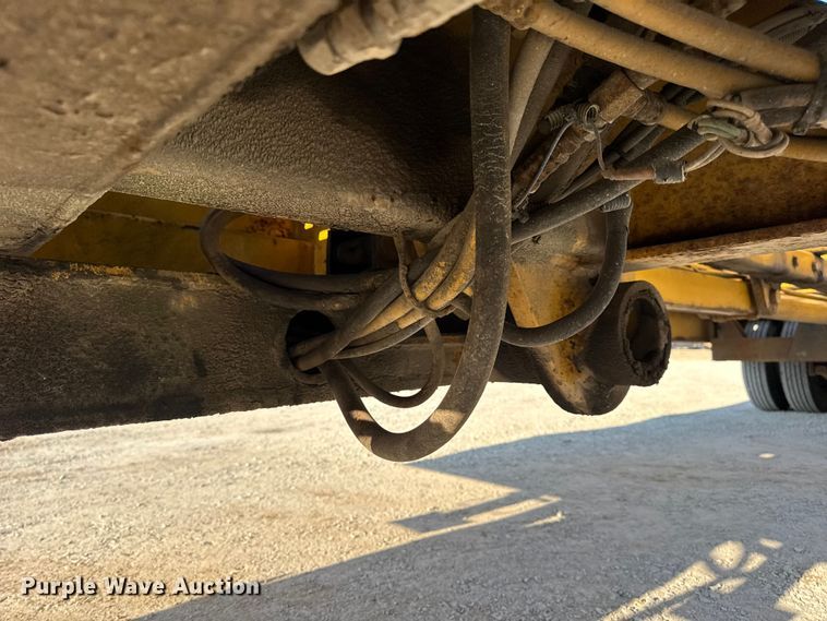 image for item DO2370 1996 Landoll tilt deck equipment trailer