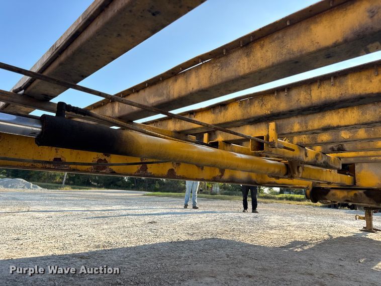 image for item DO2370 1996 Landoll tilt deck equipment trailer