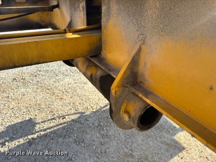 image for item DO2370 1996 Landoll tilt deck equipment trailer