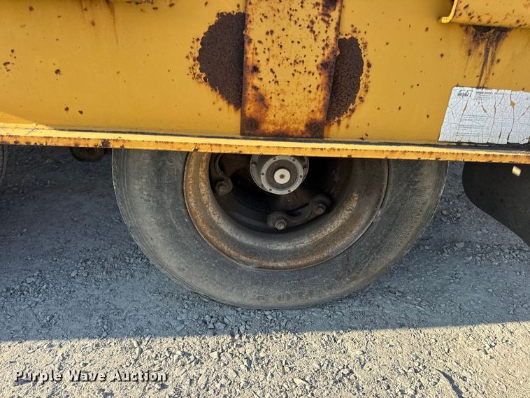image for item DO2370 1996 Landoll tilt deck equipment trailer