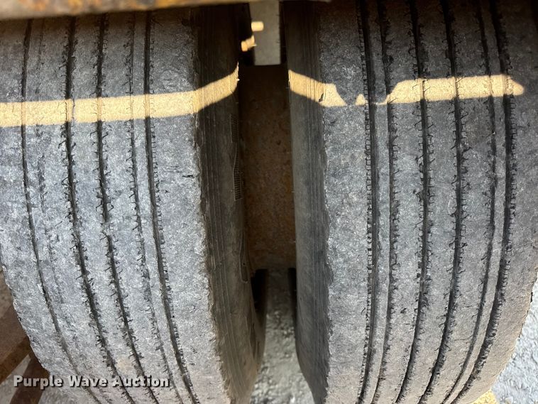 image for item DO2370 1996 Landoll tilt deck equipment trailer