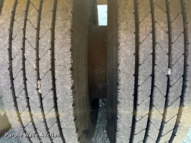 image for item DO2370 1996 Landoll tilt deck equipment trailer