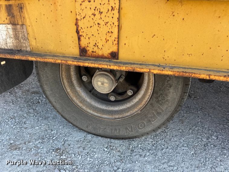 image for item DO2370 1996 Landoll tilt deck equipment trailer