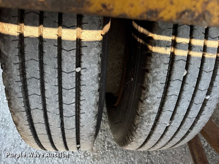 image for item DO2370 1996 Landoll tilt deck equipment trailer