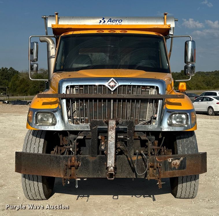 image for item DO2371 2007 International 7400 dump truck