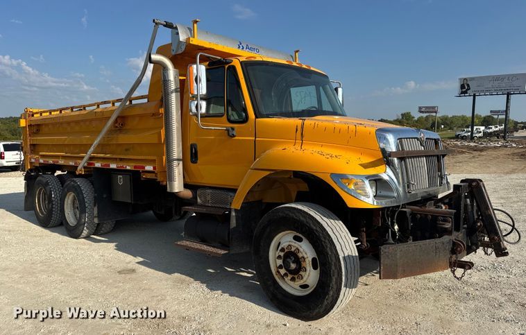 image for item DO2371 2007 International 7400 dump truck
