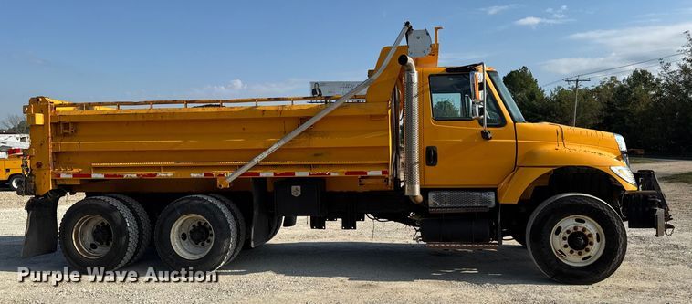 image for item DO2371 2007 International 7400 dump truck