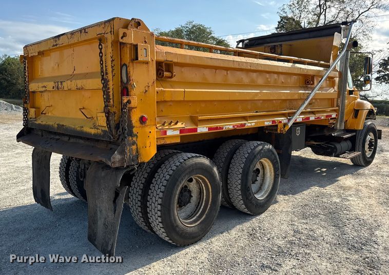 image for item DO2371 2007 International 7400 dump truck