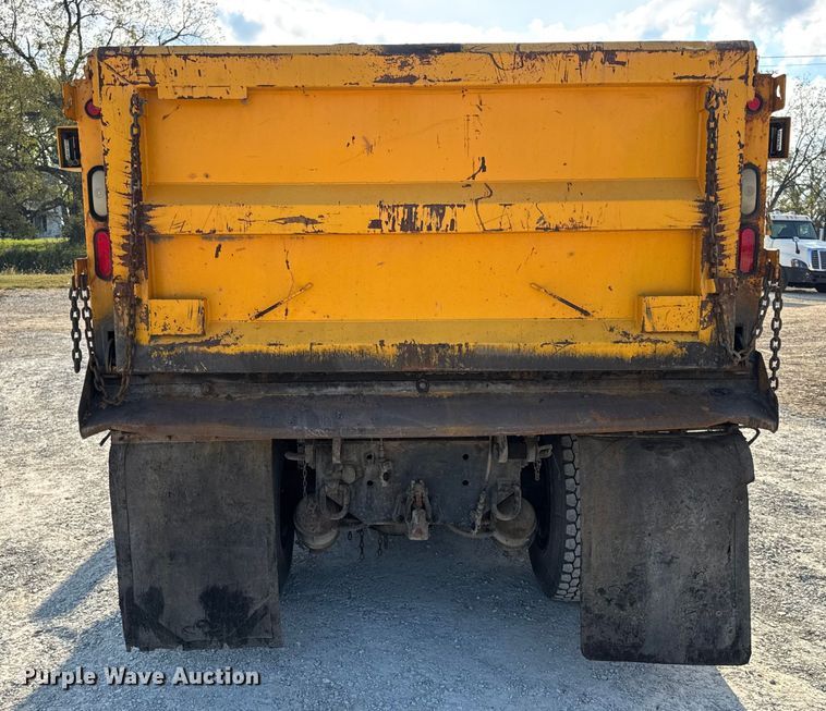 image for item DO2371 2007 International 7400 dump truck