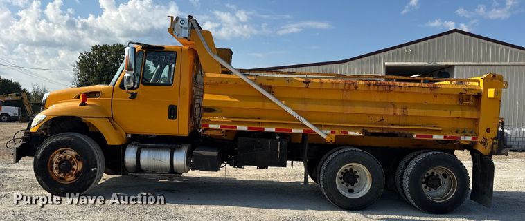 image for item DO2371 2007 International 7400 dump truck
