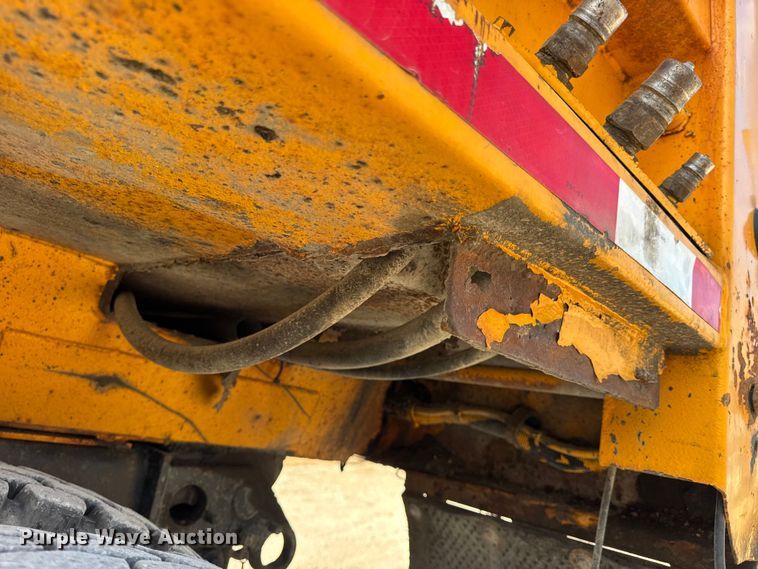 image for item DO2371 2007 International 7400 dump truck