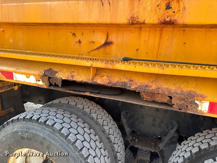 image for item DO2371 2007 International 7400 dump truck