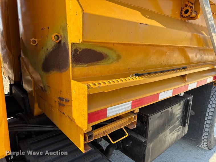 image for item DO2371 2007 International 7400 dump truck