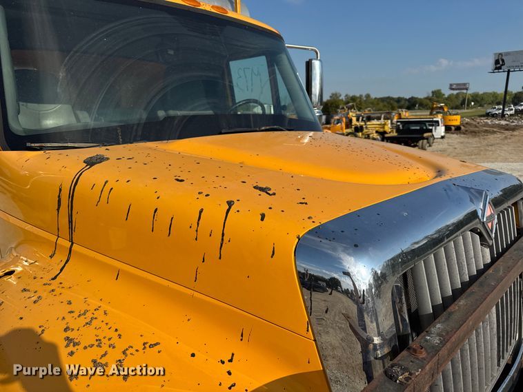 image for item DO2371 2007 International 7400 dump truck