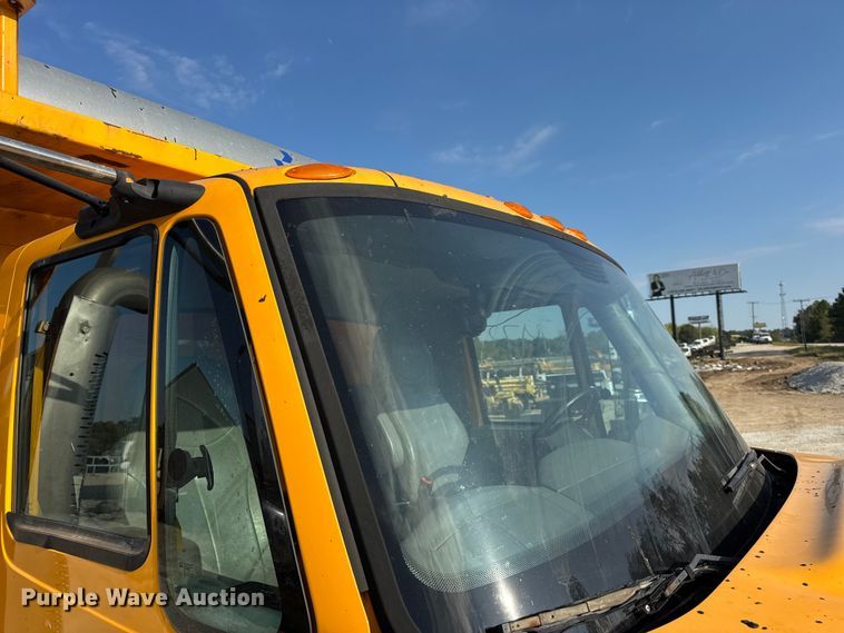 image for item DO2371 2007 International 7400 dump truck