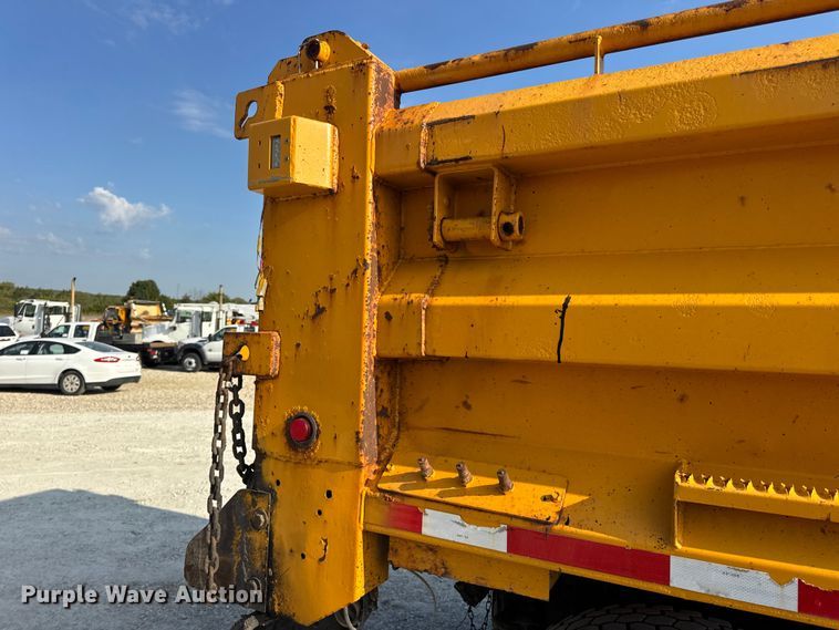 image for item DO2371 2007 International 7400 dump truck
