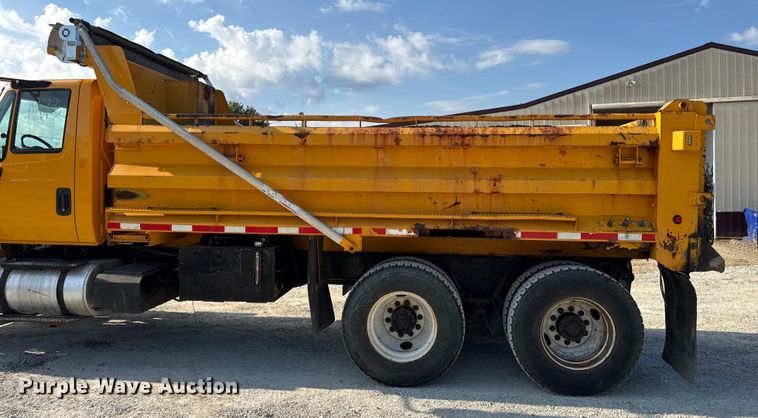 image for item DO2371 2007 International 7400 dump truck