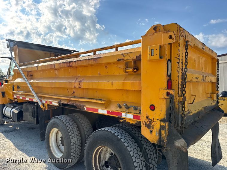 image for item DO2371 2007 International 7400 dump truck