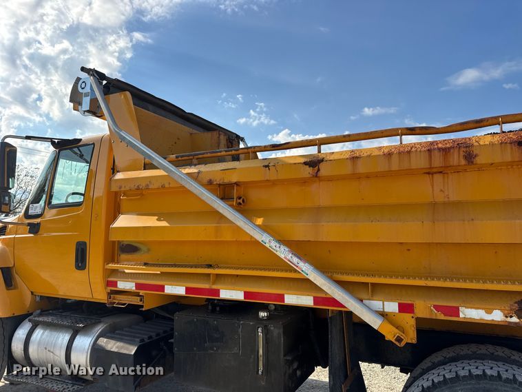 image for item DO2371 2007 International 7400 dump truck