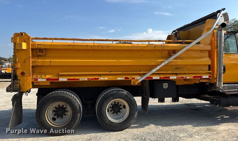 image for item DO2371 2007 International 7400 dump truck