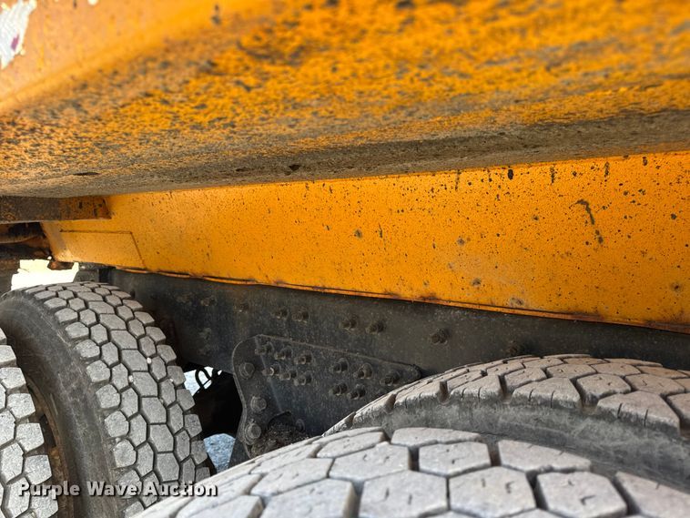 image for item DO2371 2007 International 7400 dump truck
