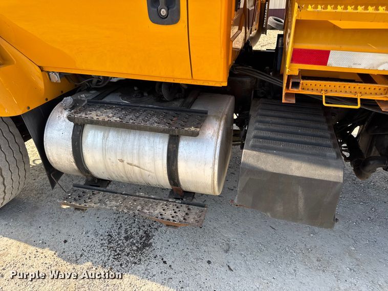 image for item DO2371 2007 International 7400 dump truck