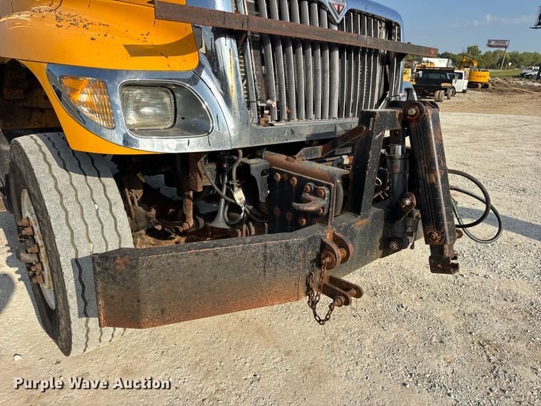 image for item DO2371 2007 International 7400 dump truck