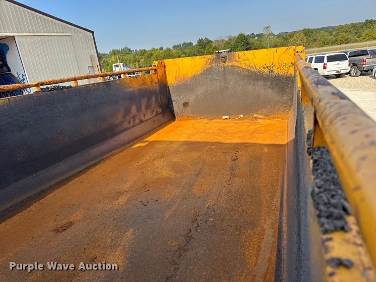 image for item DO2371 2007 International 7400 dump truck