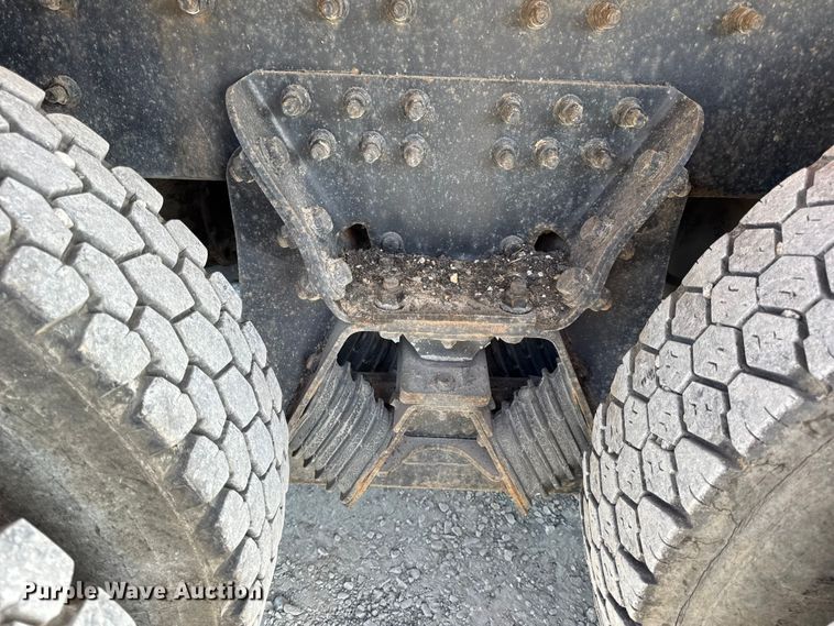 image for item DO2371 2007 International 7400 dump truck