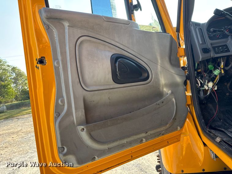 image for item DO2371 2007 International 7400 dump truck